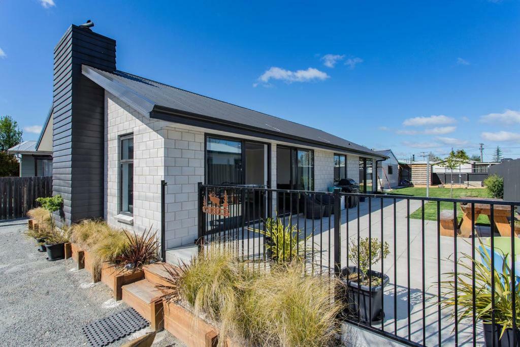 Twilight On Tekapo Drive With Spa, Twizel Exterior foto